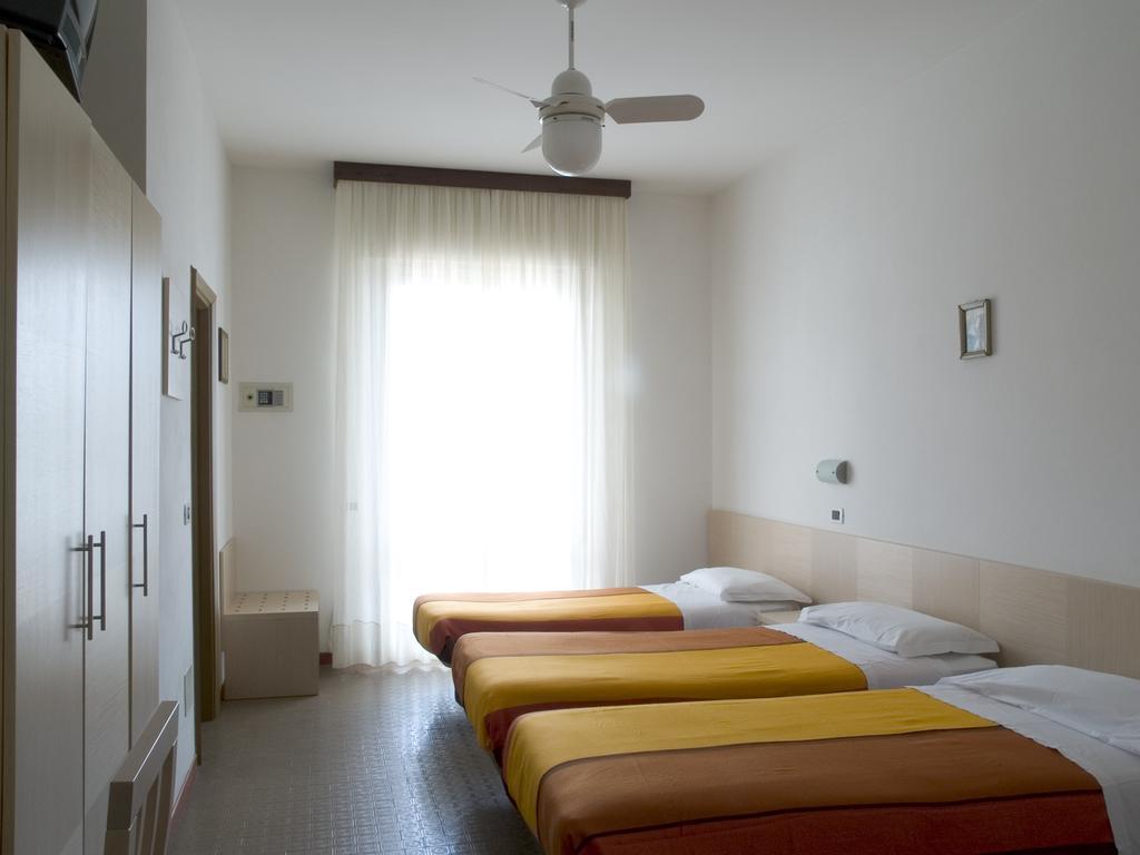 Hotel Dolores Cesenatico Room photo